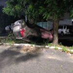 Cadê o motorista: Capotamento na Avenida 6 assusta moradores e termina com fuga a pé