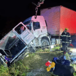 Tragédia na Estrada: Acidente Entre Micro-ônibus e Carreta Deixa 9 Mortos e 10 Feridos em MG