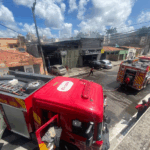Incêndio de grandes proporções atinge sucata em Parnamirim, na Grande Natal