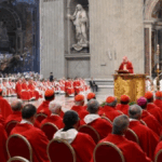 Conclave se aproxima: cardeais entram em reclusão total para eleger novo papa