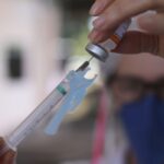 Brasil recebe 1,3 milhão de doses da vacina atualizada contra a Covid
