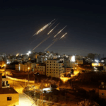 Crise no Oriente Médio: Irã lança nova onda de mísseis contra Israel e número de mortos aumenta