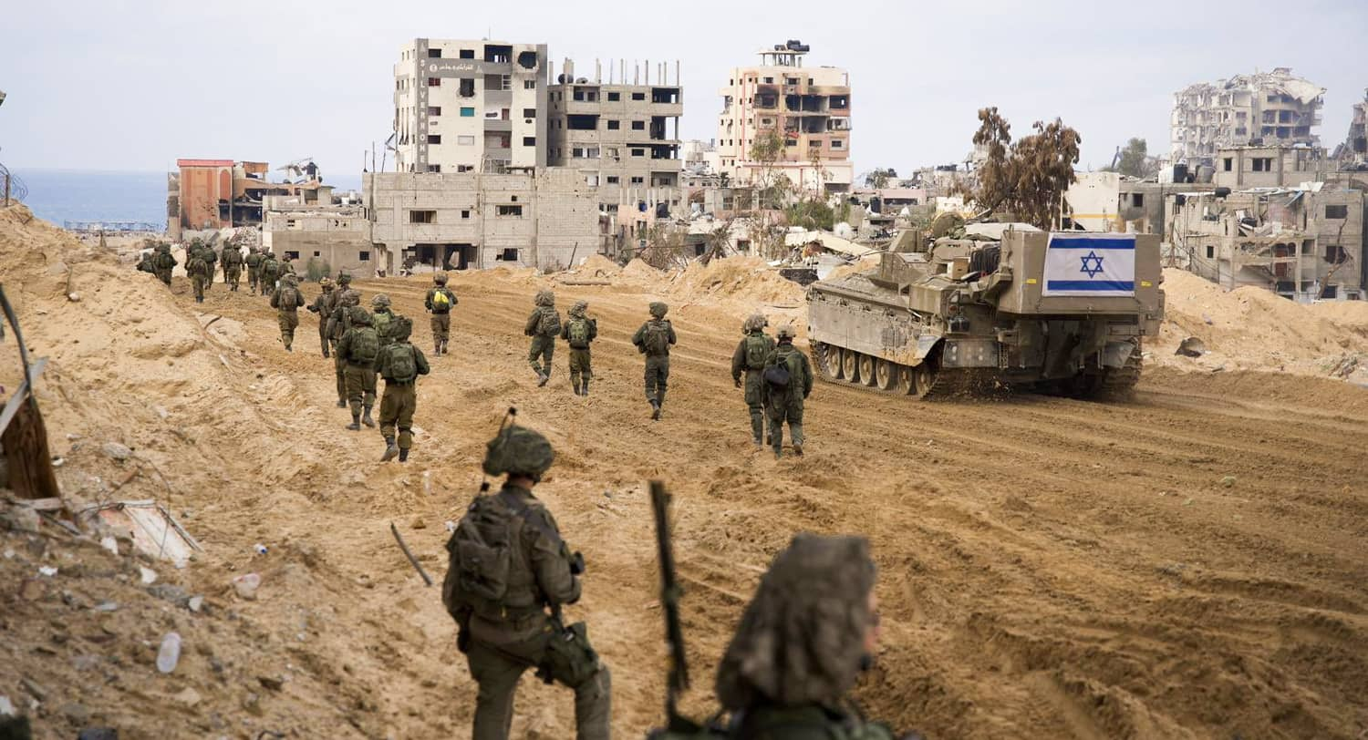 Exército israelense fecha última rota que ligava o sul de Gaza ao norte e agrava crise humanitária