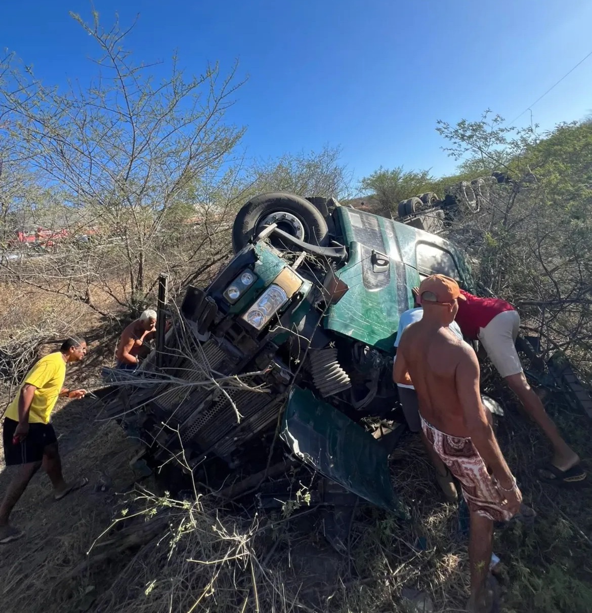 Caminhoneiro morre em acidente na BR-405, em Itaú