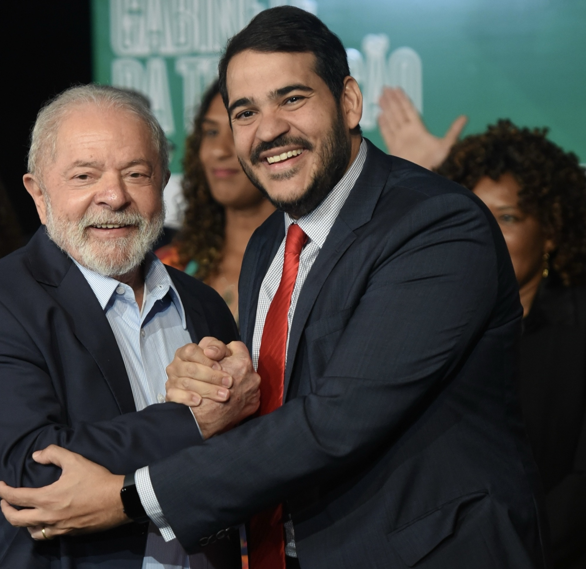 Lula confirma indicação de Jorge Messias para o STF e busca reforçar diálogo com evangélicos e o Senado
