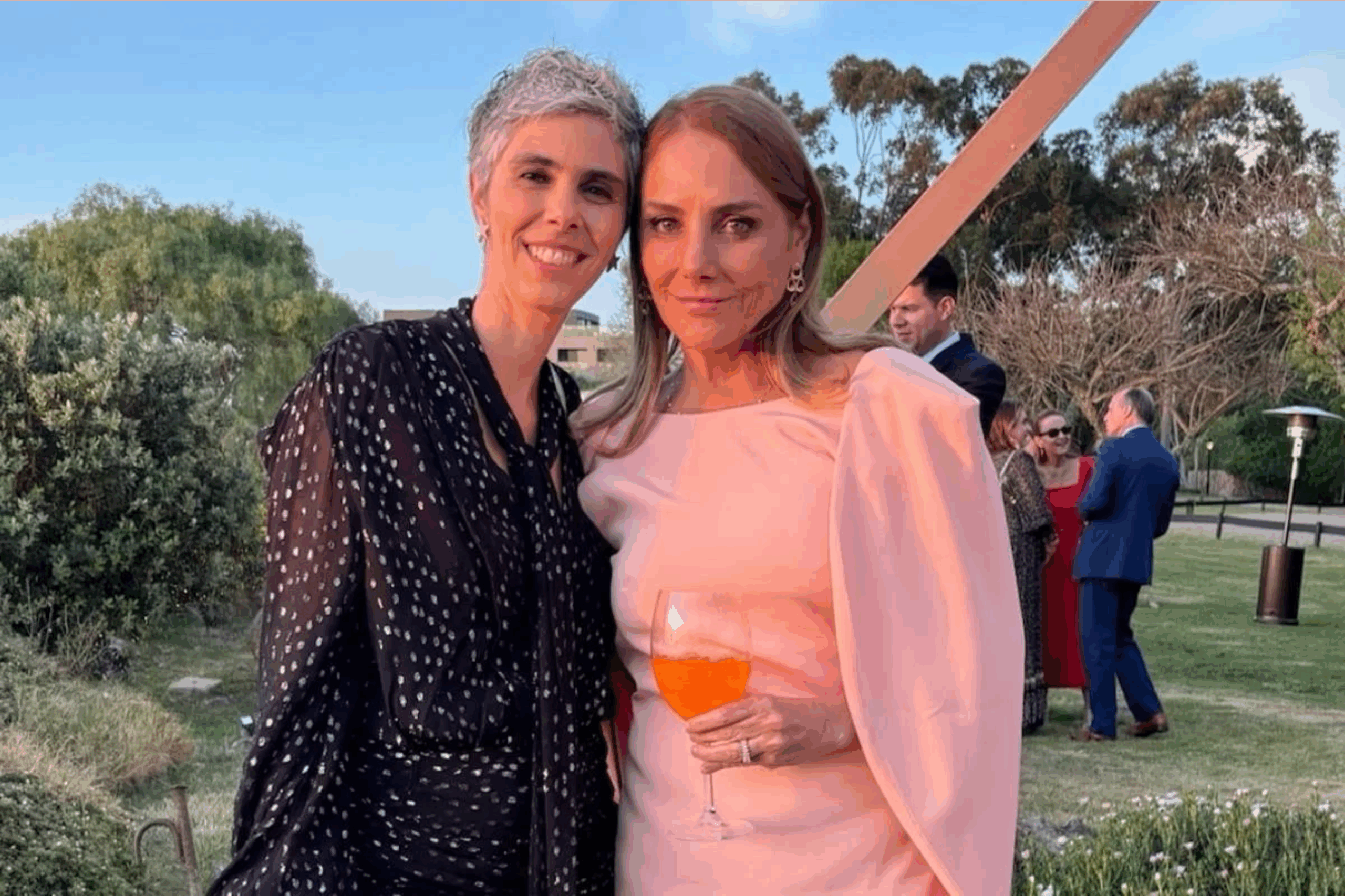 Heloísa Périssé engata namoro com diretora Leticia Prisco após parceria em série do Multishow