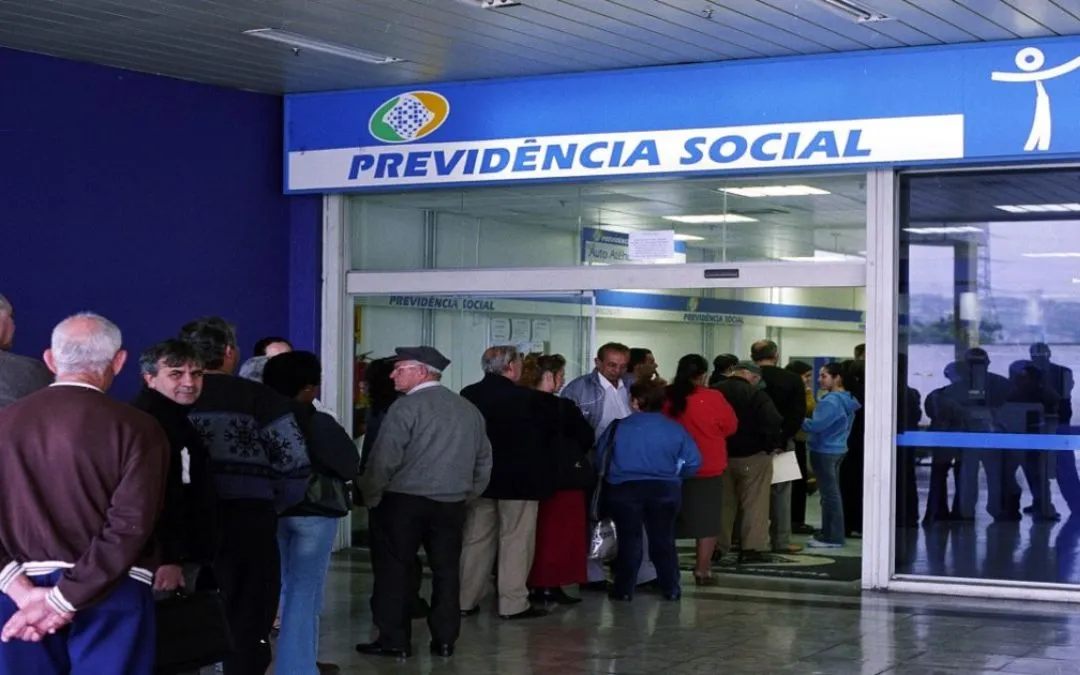 Fila do INSS chega a 2,8 milhões de pedidos e cresce 49% em um ano