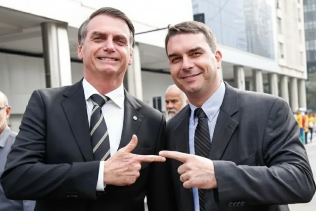 Bolsonaro diz a aliados que Flávio Bolsonaro será seu candidato à Presidência em 2026