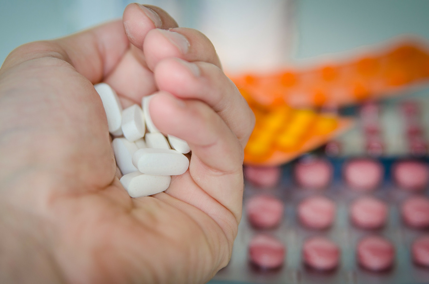 Dinheiro da saúde jogado fora: lote de mil medicamentos é perdido por validade de um dia