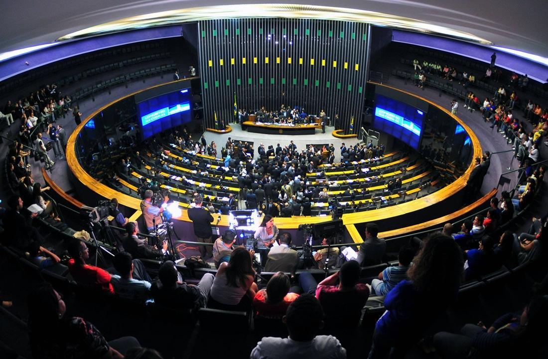 Câmara vota às pressas novo plano que pode elevar salários de servidores a R$ 77 mil por mês