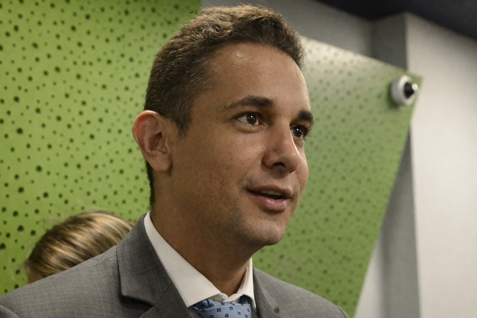 Prefeito de Mossoró fica em silêncio sobre senhas de celular e computador apreendidos pela PF em investigação sobre contratos de medicamentos