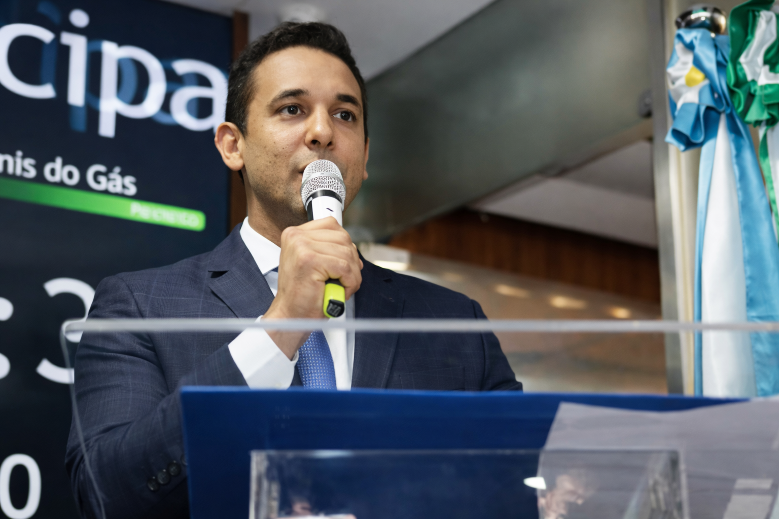 Em tom de despedida, Allyson anuncia renúncia para disputar o Governo e pede fim do sigilo da Operação Mederi