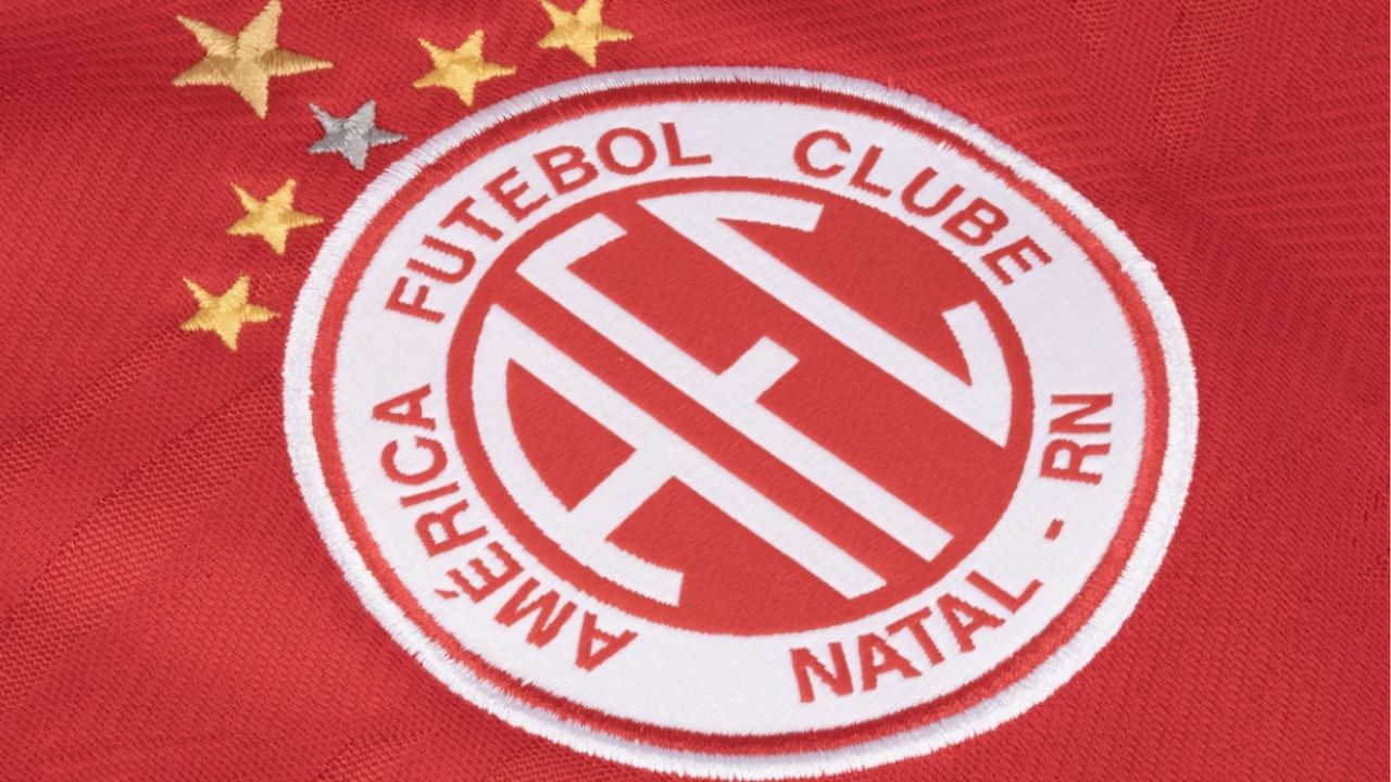 Justiça bloqueia R$ 332 mil do América em ação milionária de ex-jogador