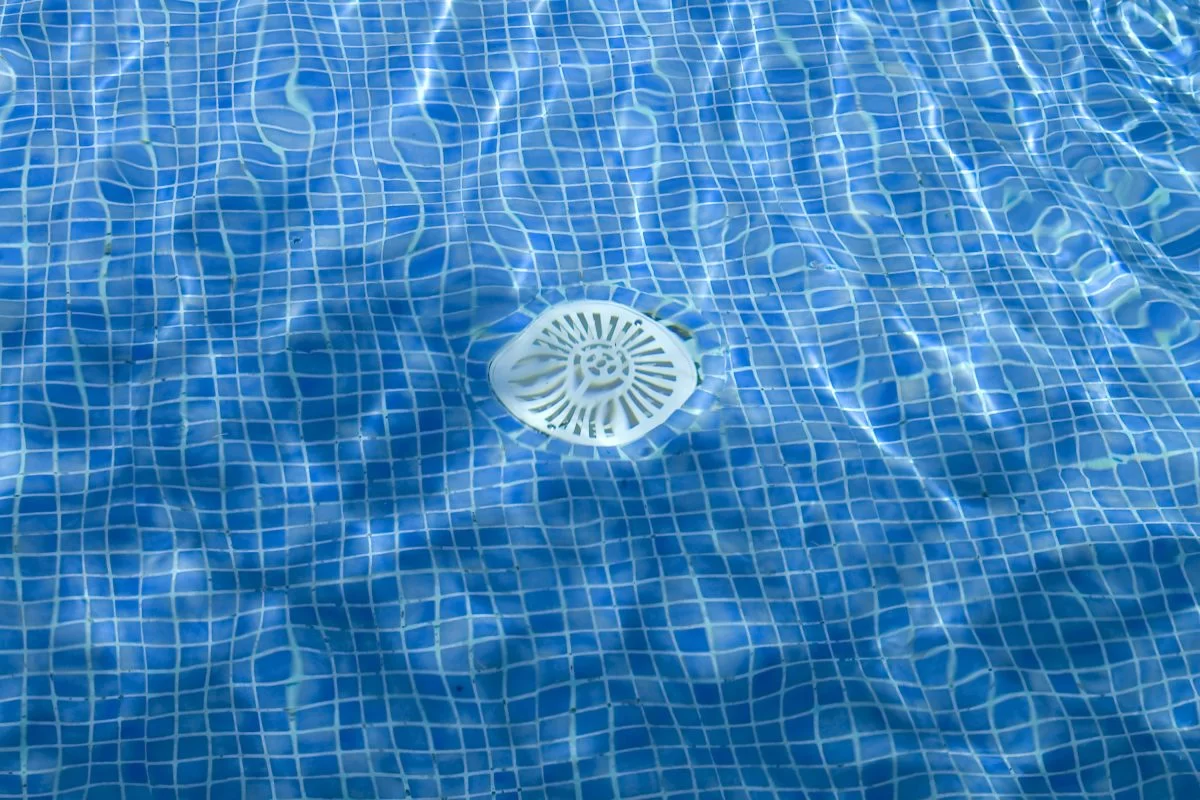 Nova lei obriga sinalização em piscinas no RN e dá prazo de 6 meses para adequação