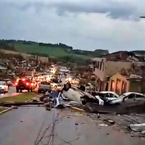Tornado deixa ao menos cinco mortos e destruição em cidade do Paraná