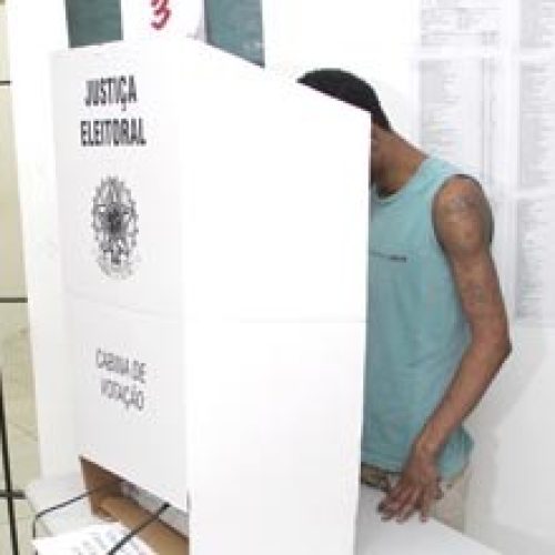 Câmara aprova mudança para impedir voto de presos provisórios