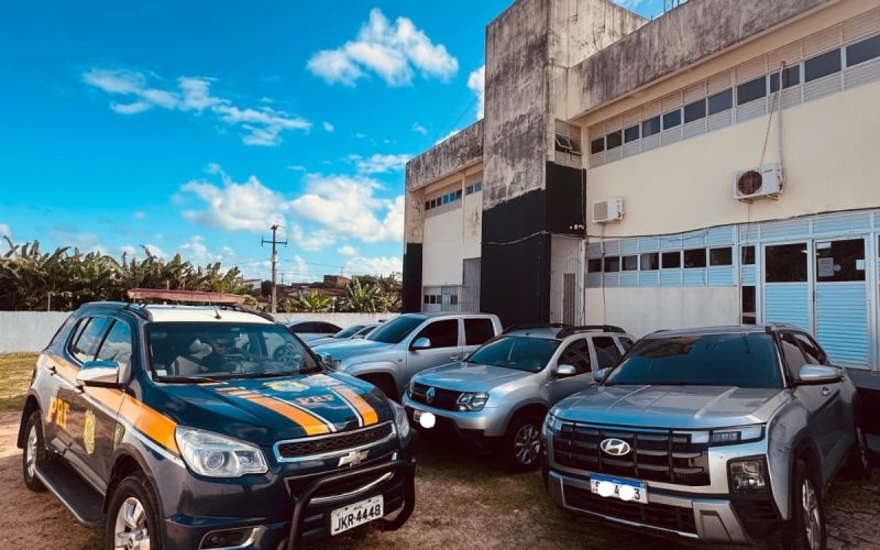PRF RECUPERA VEÍCULO ROUBADO E PRENDE CONDUTOR POR RECEPTAÇÃO NA BR-101, EM SÃO JOSÉ DE MIPIBU/RN
