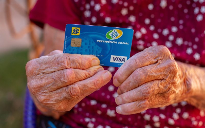 INSS vai devolver R$ 292 milhões a aposentados e pensionistas a partir desta segunda-feira (26)