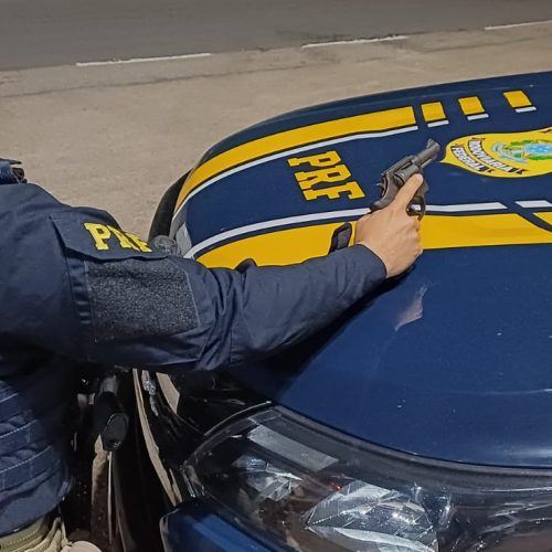 PRF prende integrante do “novo cangaço”, comparsa de Pica-pau com arma escondida em carro na BR-101