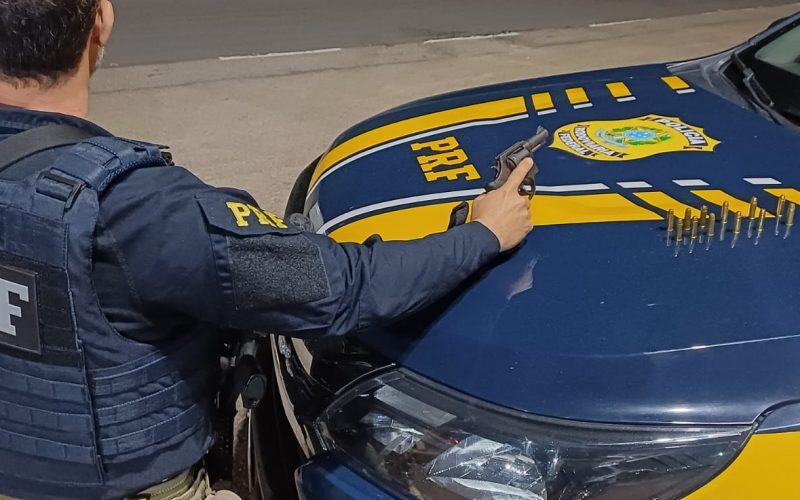 PRF prende integrante do “novo cangaço”, comparsa de Pica-pau com arma escondida em carro na BR-101