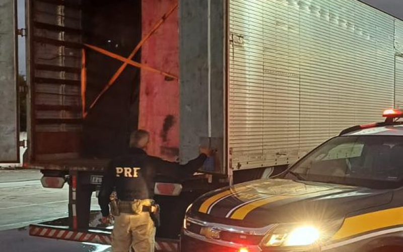 PRF apreende R$ 15 milhões em mercadorias irregulares na BR-304 em Riachuelo/RN