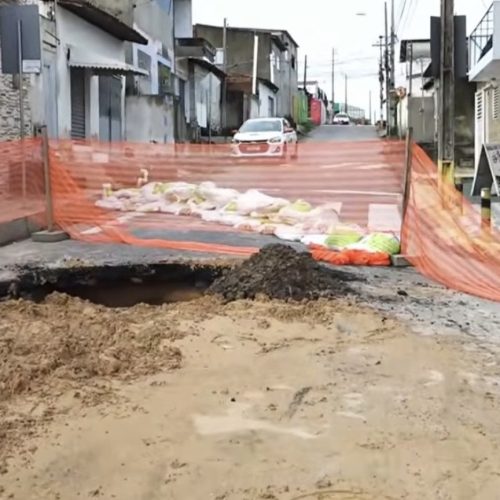 Chuva abre cratera em cruzamento da Zona Norte e moradores relatam prejuízos em Natal