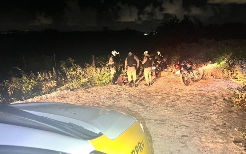 FIM DA LINHA: APÓS INTENSA FUGA, HOMEM É PRESO PELO BATALHÃO RODOVIÁRIO/ CPRE PORTANDO CELULAR ROUBADO NA ZONA OESTE DE NATAL