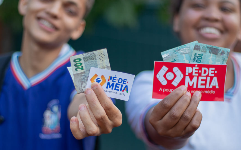 Pé-de-Meia 2025 inicia pagamento de incentivos para estudantes do ensino médio público