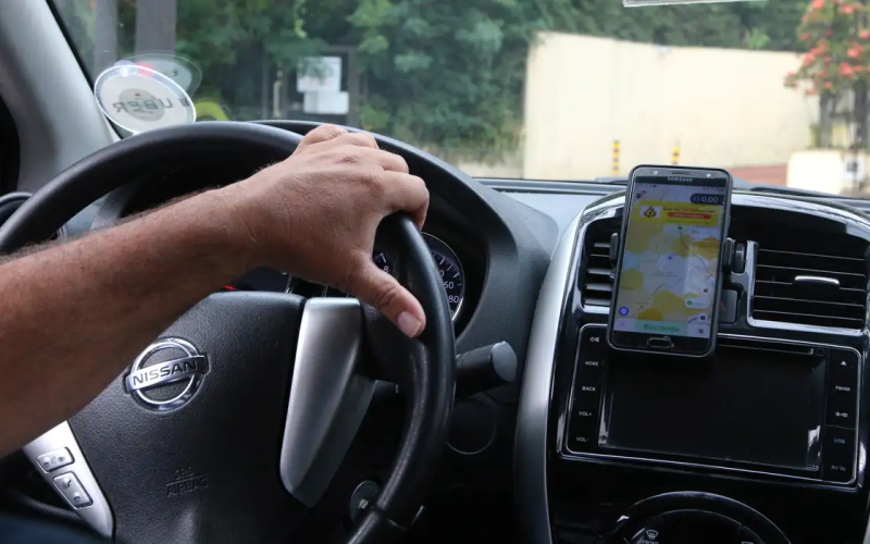 Prefeito veta projeto que previa pontos de apoio para entregadores e motoristas de app em Natal