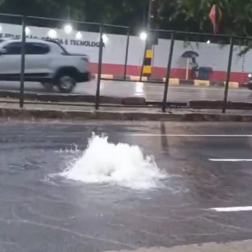 Madrugada e manhã de chuvas causa alagamentos e complica o trânsito em Natal nesta quarta (18)