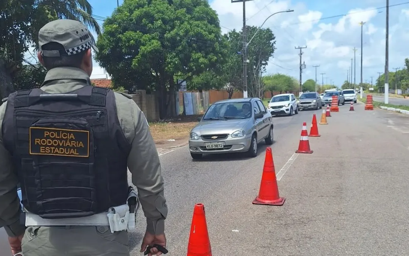 Quase R$ 72 milhões em licenciamento atrasado no RN enquanto motoristas gastam mais consertando carros danificados por buracos nas rodovias estaduais