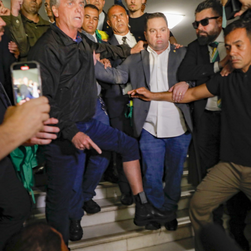 Brasil dividido: 48% acham que Bolsonaro deveria ser preso por plano de golpe, aponta Datafolha