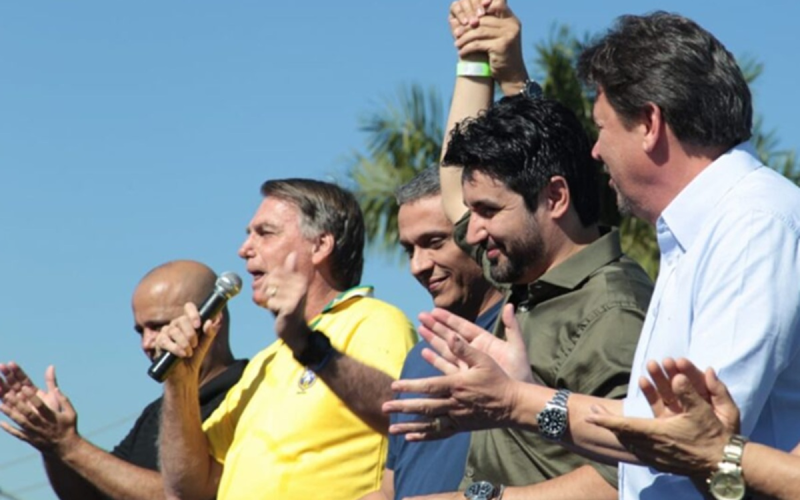 Bolsonaro diz a apoiadores que continuem “lutando” caso ele seja preso: “Juntos mudaremos o destino do Brasil”