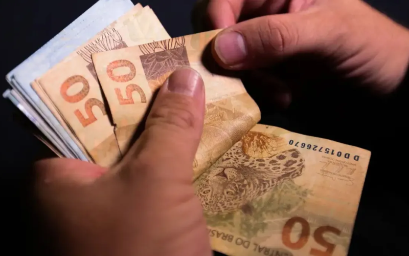 Governo propõe salário mínimo de R$ 1.627 para 2026