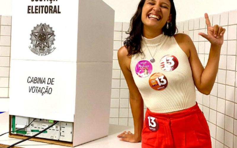 Comissão aprova relatório e processo de cassação de Brisa Bracchi segue para fase de instrução