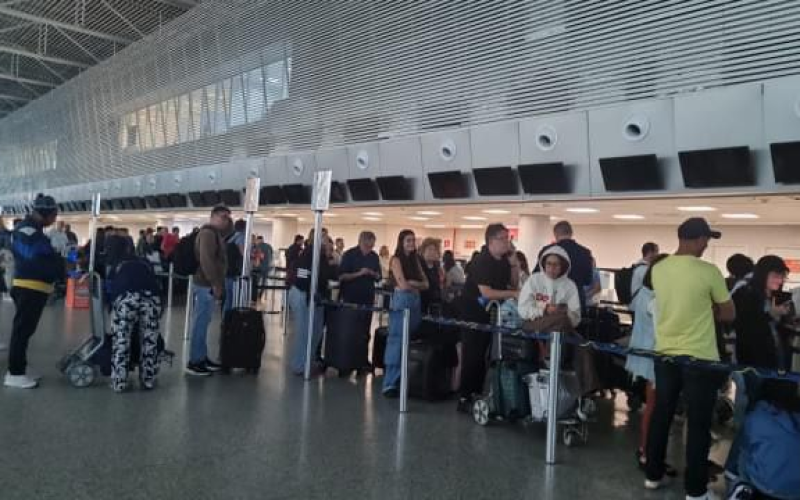 Apagão no Aeroporto Internacional causa caos e atrasa voos na madrugada deste domingo