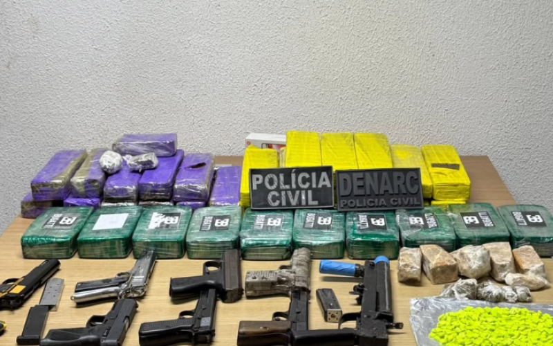 Polícia Civil e Receita Federal apreendem drogas e armamentos avaliados em R$ 2 milhões