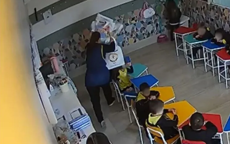 Vídeo: Professora demitida após agredir criança de 4 anos, a agressão resultou em afrouxamento de seis dentes