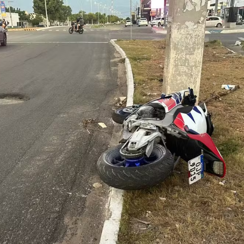 Motociclista morre após fugir de abordagem da PRF e colidir com poste em Mossoró