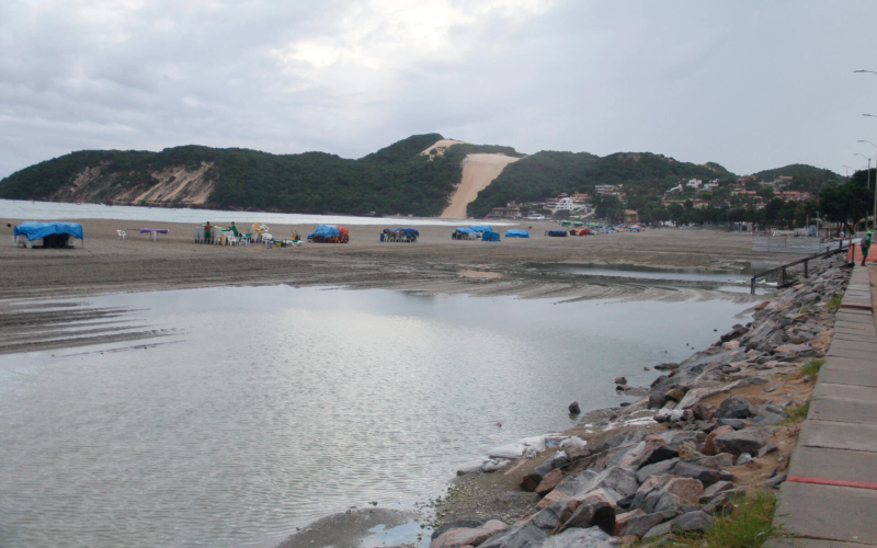 Acúmulo de água na nova faixa de areia de Ponta Negra era previsto, diz Prefeitura