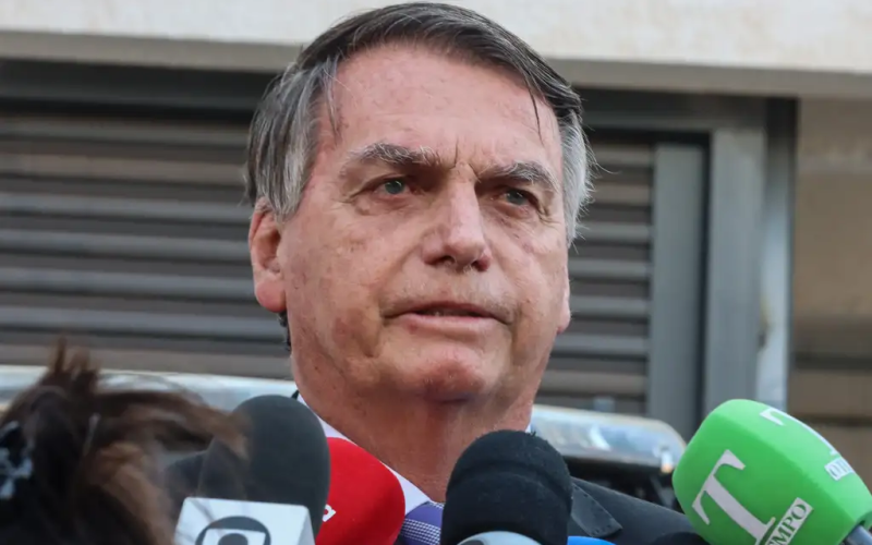“Suprema humilhação”: Bolsonaro critica nova operação da PF e nega plano de fuga