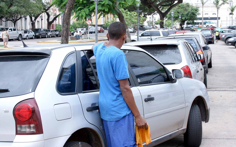 Projeto pretende regulamentar atuação dos flanelinhas em Natal