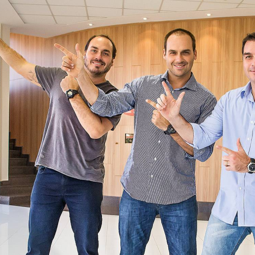 Relatório aponta movimentações milionárias de Eduardo e Carlos Bolsonaro