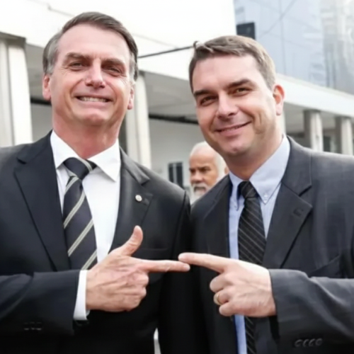 Bolsonaro diz a aliados que Flávio Bolsonaro será seu candidato à Presidência em 2026