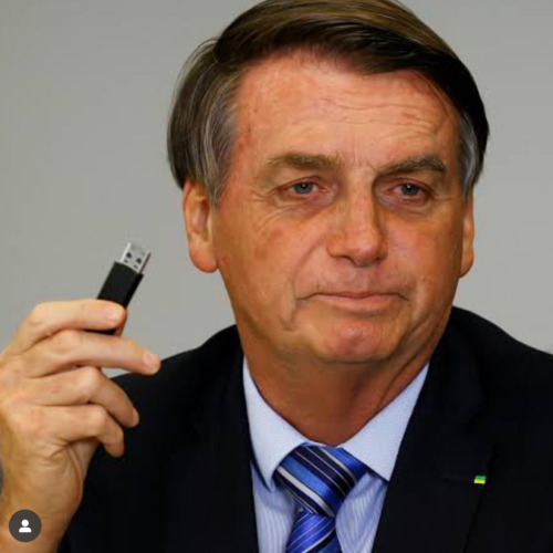 PF conclui que pen drive encontrado na casa de Bolsonaro é “irrelevante” para investigação