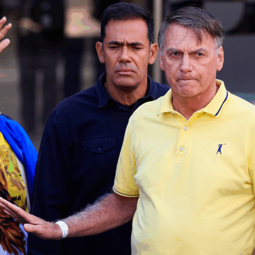 Bolsonaro segue internado em Brasília com alteração renal e quadro de anemia