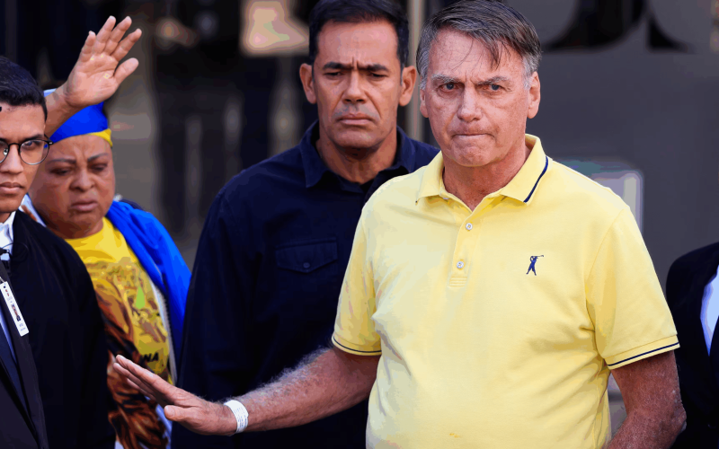 Bolsonaro segue internado em Brasília com alteração renal e quadro de anemia