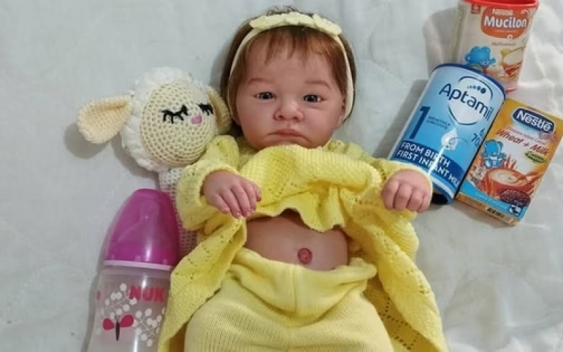Mulher leva boneca reborn para atendimento médico em UPA na Bahia: “Ele está com muita dor”