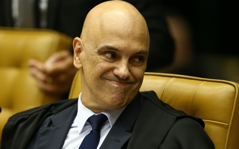 Alexandre de Moraes comete erro de português em decisão, mas corrige após repercussão