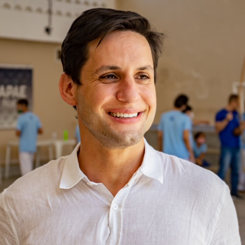 Ex-deputado Rafael Motta segue em coma induzido após acidente de kitesurf; família mantém fé na recuperação